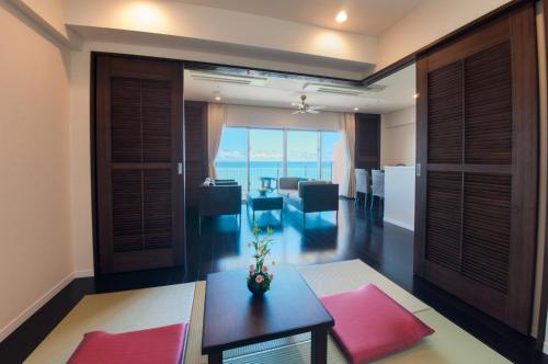 Posezení v ubytování Kafuu Resort Fuchaku Condo Hotel