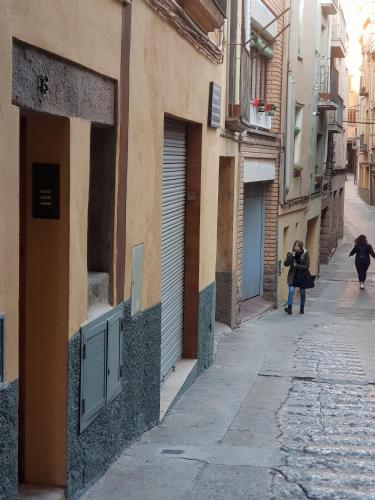 a couple of people walking down a street at Cardona Fira in Cardona