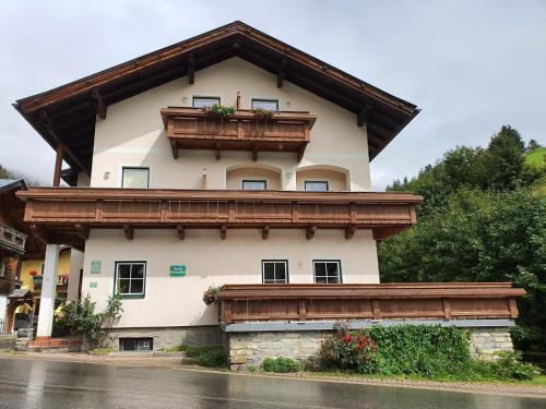 Leni s Mountain Appartements near ski area