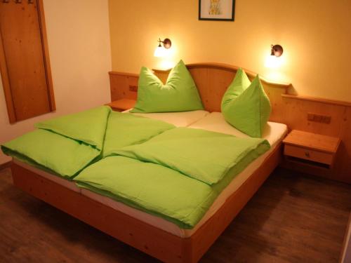 Una cama o camas en una habitación de Chalet in Leogang near Ski Slopes