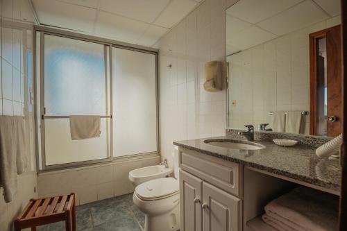 Ένα μπάνιο στο Apart Hotel Punta Azul