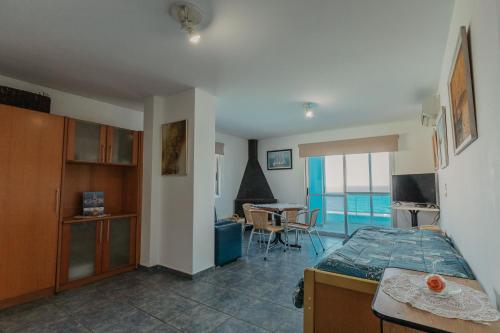 Η κουζίνα ή μικρή κουζίνα στο Apart Hotel Punta Azul