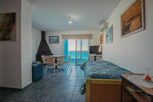 Μια τηλεόραση ή/και κέντρο ψυχαγωγίας στο Apart Hotel Punta Azul