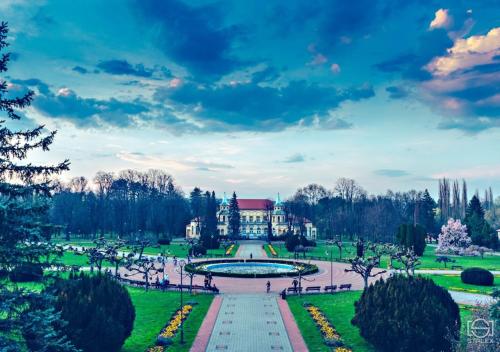 a park with a large building and a fountain at Apartman Kesten - Апартман Кестен in Banja Koviljača