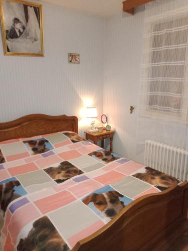 a bedroom with a bed with a checkered quilt at Maison entière avec parking, garage et jardin in Montluçon