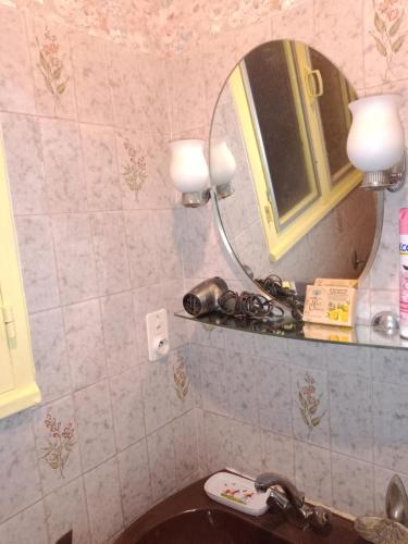 a bathroom with a sink and a mirror at Maison entière avec parking, garage et jardin in Montluçon