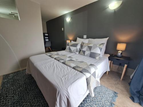 Ein Bett oder Betten in einem Zimmer der Unterkunft THE THATCH HIDE
