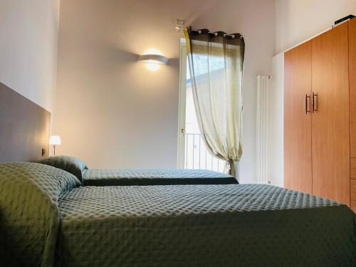 a bedroom with a bed and a window at WINE AND LAKE 2 in Passirano
