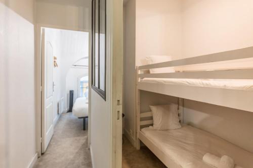 Katil atau katil-katil dalam bilik di WS Hôtel de Ville - Le Marais