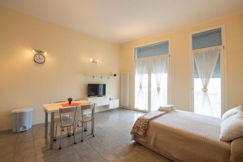 Katil atau katil-katil dalam bilik di Appartamenti Maggiore Parma