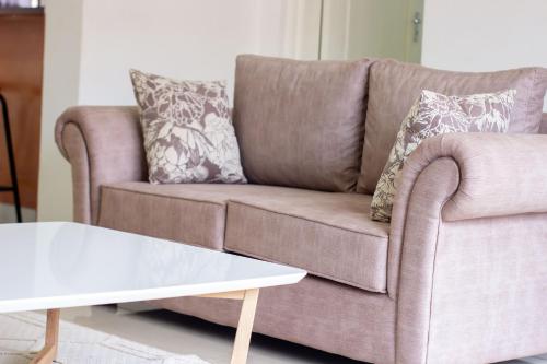 Modern & secure apartment in Area 43 Lilongwe - self cateringにあるシーティングエリア
