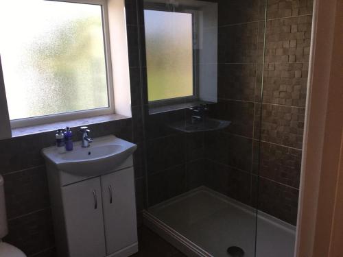 a bathroom with a sink and a shower at Bond End Road Annex Upton St Leonards - Ideal for Cheltenham Races in Matson