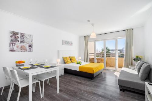 Praia da Rocha, 4G Jardins da Rocha, Sunny Studio, Air Conditioning, two Pools, Internet, Parking, by IG