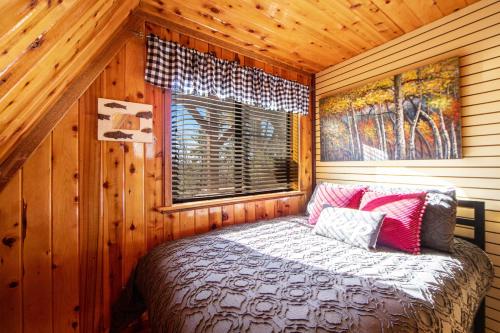 a bedroom with a bed in a wooden cabin at The Valley's Cabin in Green Valley Lake