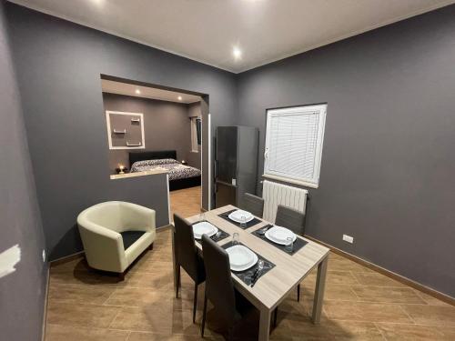 a dining room with a table and chairs and a bedroom at B&B Miramare Suite Borgo in Taranto