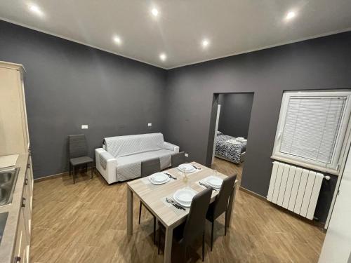 a living room with a table and a couch at B&B Miramare Suite Borgo in Taranto