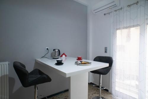 Modern-Lux Central 1 Bedroom Condo