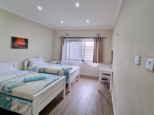 Ліжко або ліжка в номері Mwaiseni Maisonettes apartments