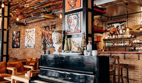 Lounge nebo bar v ubytování Loft Hotel & SPA Resort