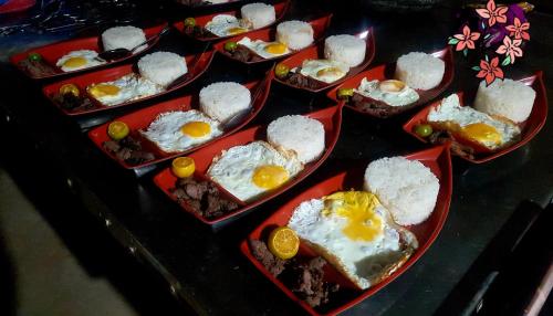 Makanan di atau berdekatan inn ini