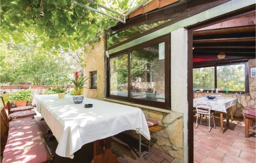 Vonkajšia záhrada v ubytovaní Five-Bedroom Holiday Home In Orebic
