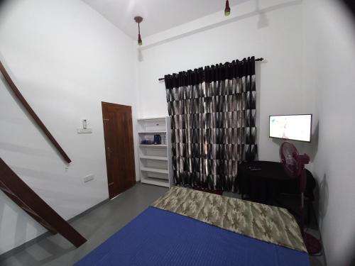 a room with a bed and a tv in it at Star Guest in Balangoda