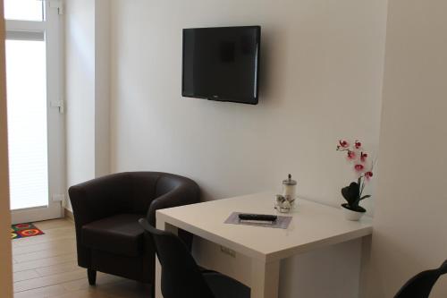 Televisyen dan/atau pusat hiburan di Mittelrhein Pension