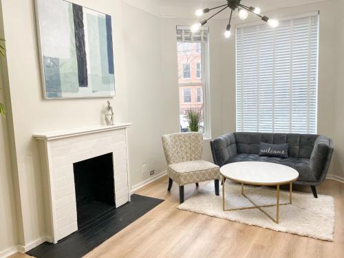 a living room with a couch and a fireplace at Wrigleyville Friends Unit - 5bdrm in Chicago