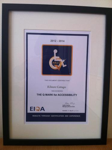 a framed diploma frame with a picture of the ea marriott carnegie center at Kilmore Cottages Self - Catering in Kilmore Quay