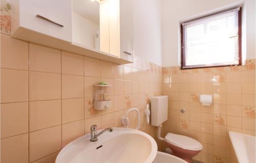 Koupelna v ubytování Stunning Apartment In Fazana With Wifi