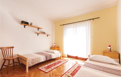 Postel nebo postele na pokoji v ubytování Stunning Apartment In Fazana With Wifi