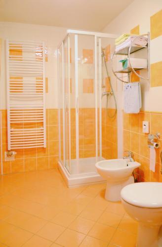 a bathroom with a shower and a toilet at Garni HOTEL Fellini in Žiar nad Hronom