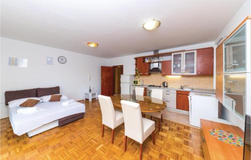 1 Bedroom Amazing Apartment In Trogir