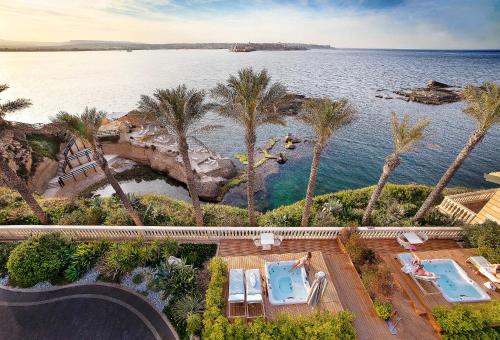 an aerial view of a resort with palm trees at Minareto in Siracusa