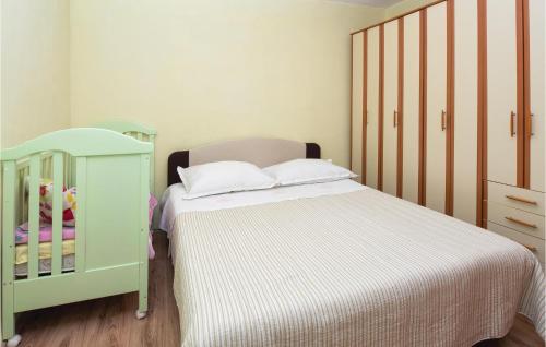 Postel nebo postele na pokoji v ubytování Nice Apartment In Omis With House Sea View