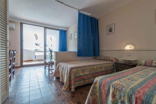 Cama o camas de una habitación en Apartamentos Complejo Eurhostal