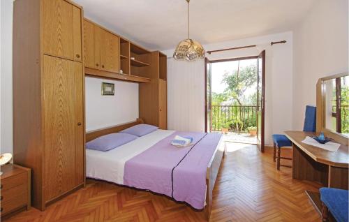Postel nebo postele na pokoji v ubytování Amazing Apartment In Sucuraj With 2 Bedrooms And Wifi