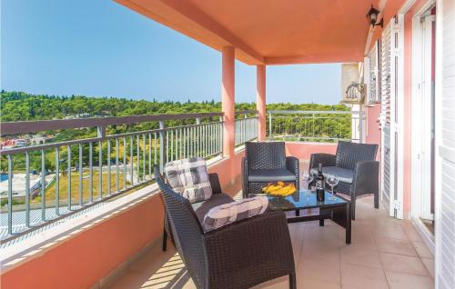 One-Bedroom Apartment In Makarska