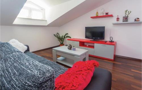 One-Bedroom Apartment In Makarska