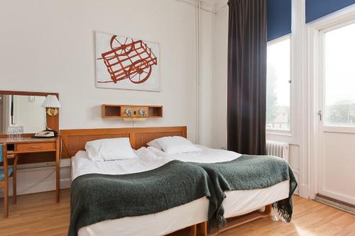 Postel nebo postele na pokoji v ubytování Värdshuset Engelbrekt