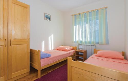 a bedroom with two beds and a window at Awesome Home In Lozovac With 3 Bedrooms, Wifi And Outdoor Swimming Pool in Lozovac