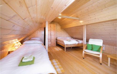 Postel nebo postele na pokoji v ubytování Gorgeous Home In Ozalj With House A Panoramic View