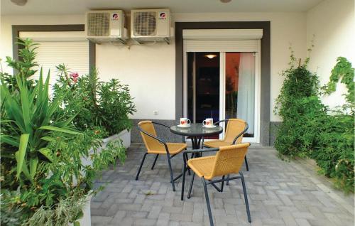 Studio Apartment In Makarska
