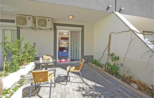 Studio Apartment In Makarska