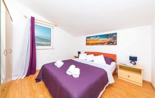 מיטה או מיטות בחדר ב-2 Bedroom Gorgeous Apartment In Plano