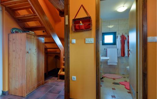 Koupelna v ubytování Cozy Home In Ludbreg With Heated Swimming Pool