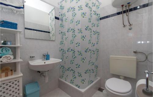 Kúpeľňa v ubytovaní Stunning Home In Grscica With Kitchen