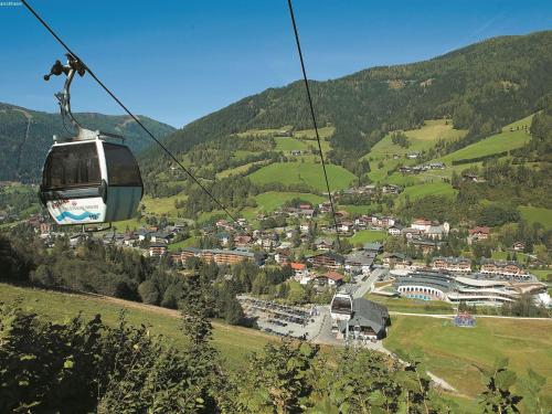 Ein allgemeiner Bergblick oder ein Berglick von des Ferienhauses aus