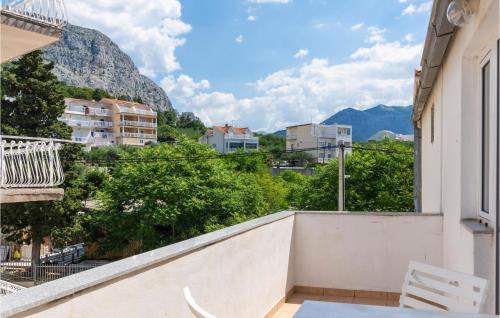 Beautiful Apartment In Duce With Wifi