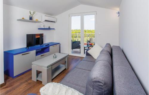 One-Bedroom Apartment In Makarska